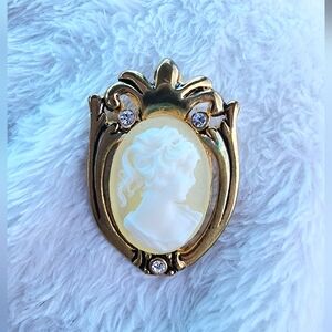 Vintage Vintage AAI Gold Tone  Cameo Brooch Signed